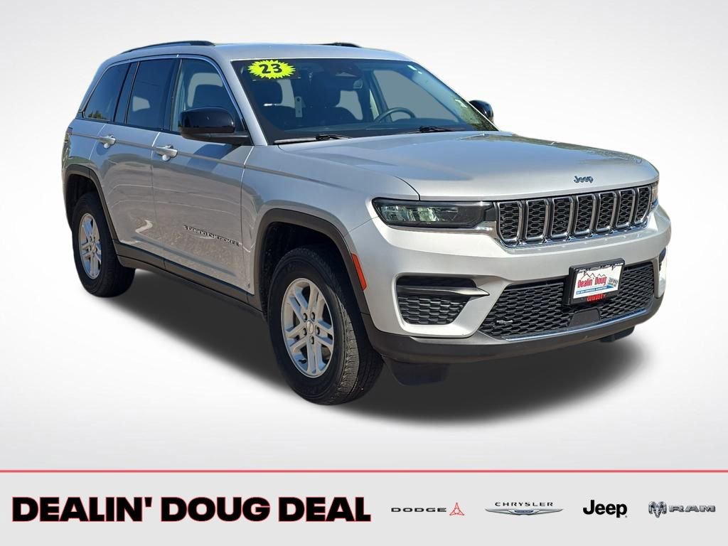 Used 2023 Jeep Grand Cherokee Laredo image 9