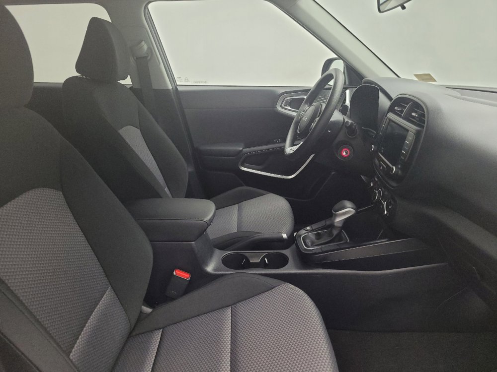 Used 2025 Kia Soul LX image 21
