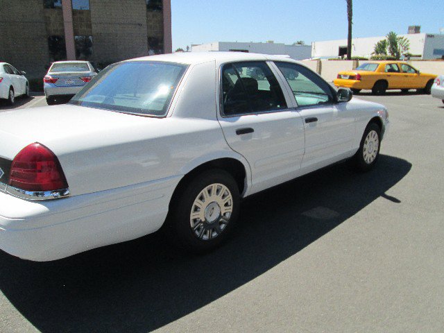 Used 2004 Ford Crown Victoria Police Interceptor image 4