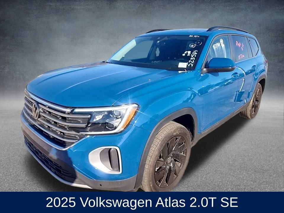 Used 2025 Volkswagen Atlas SE w/ Panoramic Sunroof Package image 3