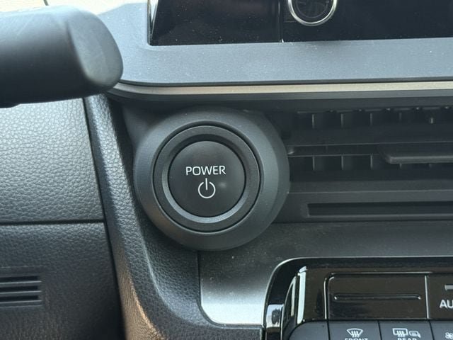 Used 2025 Toyota Prius LE FWD image 21
