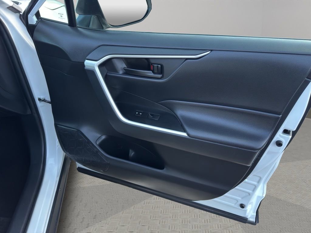 Used 2024 Toyota RAV4 LE image 17