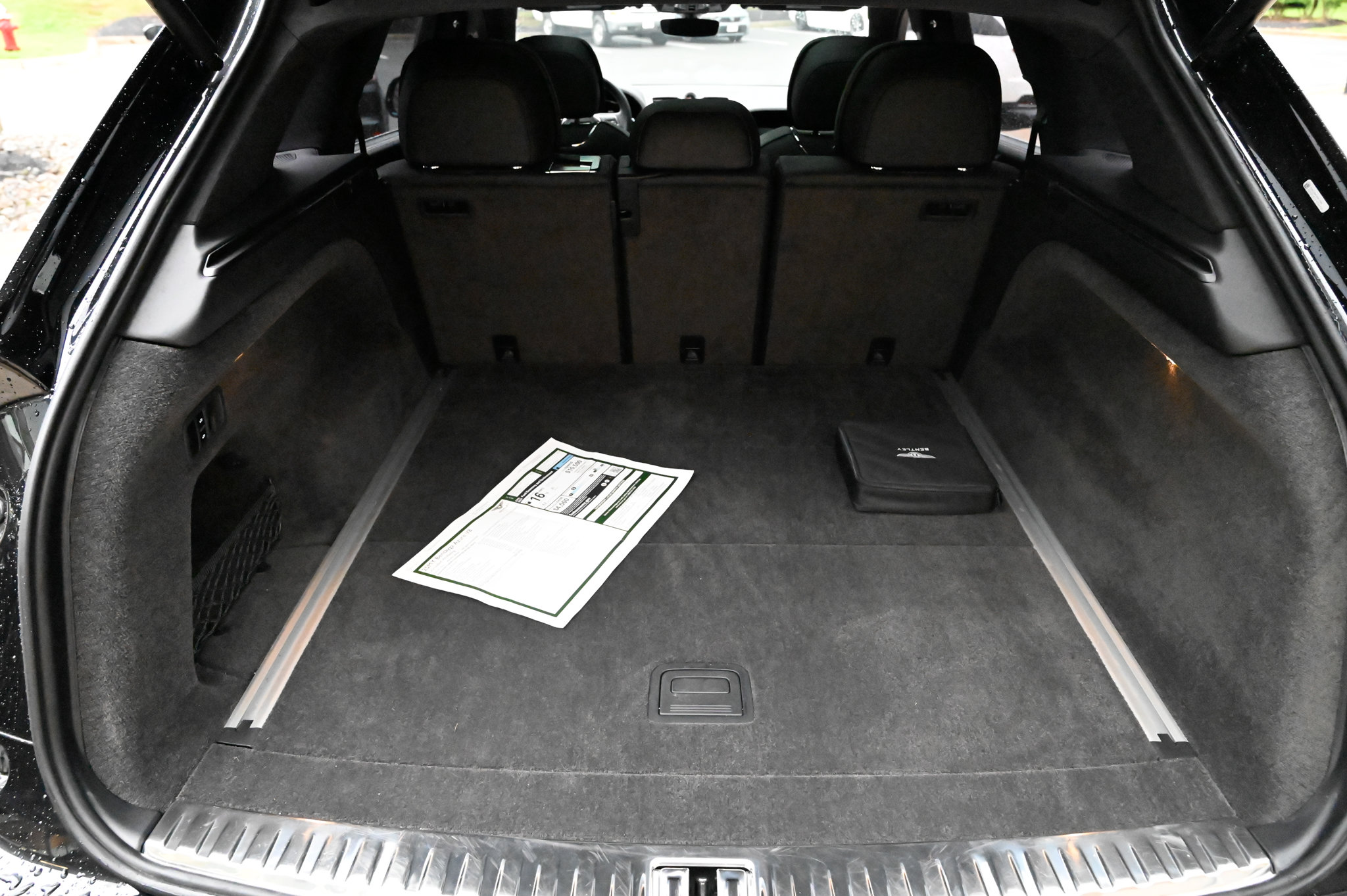 Used 2025 Bentley Bentayga AWD/4WD image 45