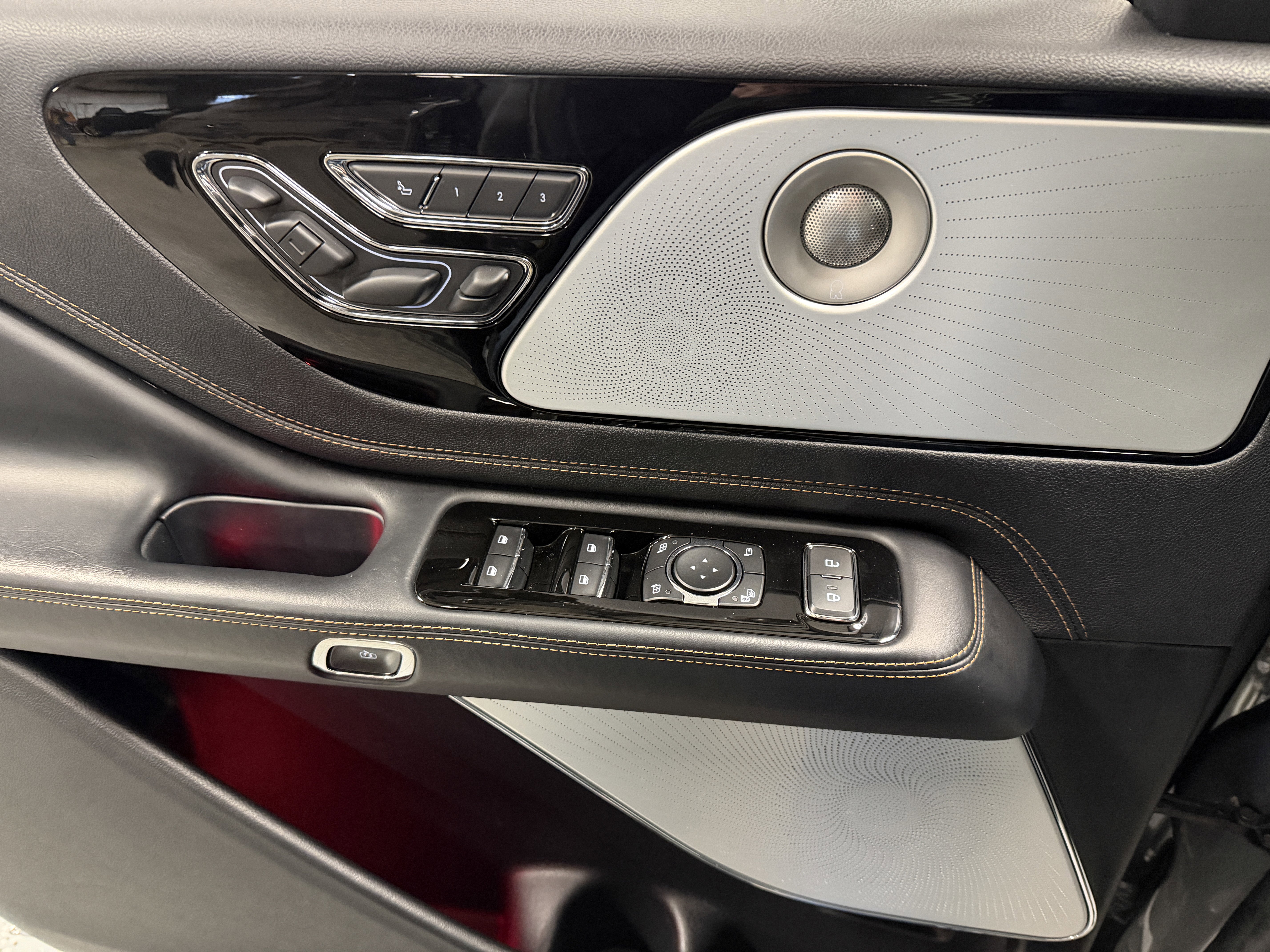 Used 2025 Lincoln Aviator Black Label w/ Black Label Special Edition image 19