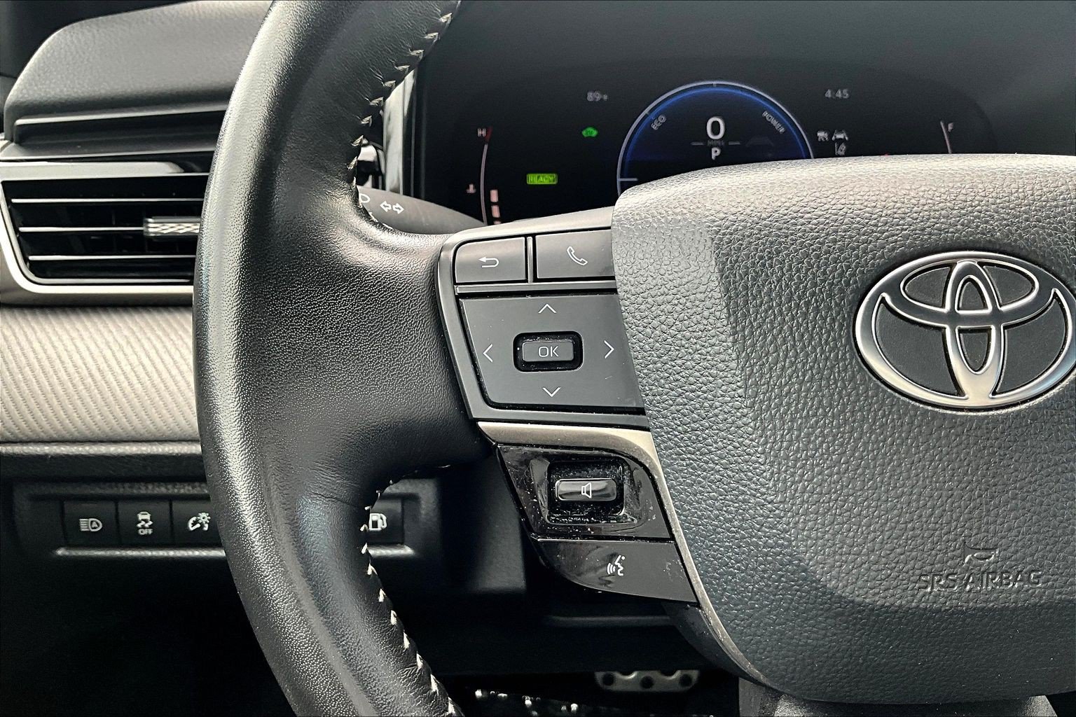 Used 2025 Toyota Camry SE FWD image 18