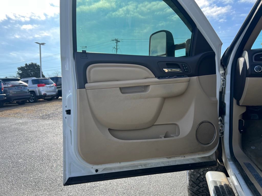 Used 2014 GMC Sierra 2500 Denali w/ Suspension Package, Off-Road image 13