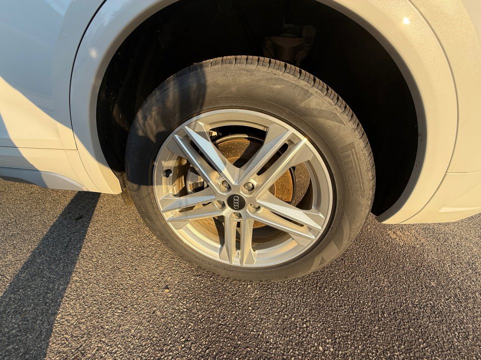 Used 2024 Audi Q5 e Premium w/ Convenience Package image 22