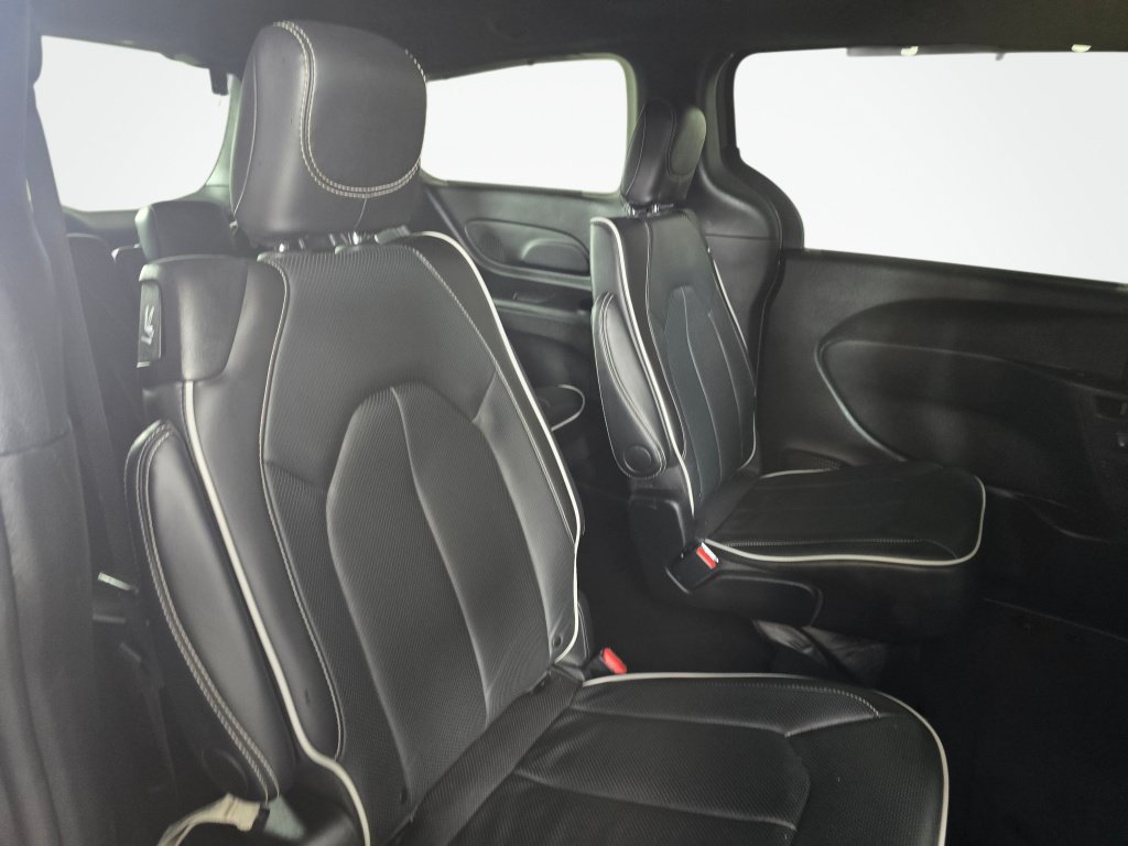 Used 2025 Chrysler Pacifica Limited FWD image 34