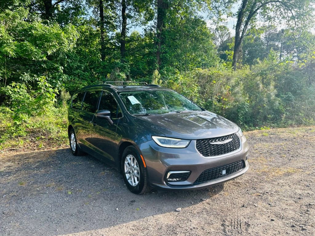 Used 2022 Chrysler Pacifica Touring-L FWD image 8