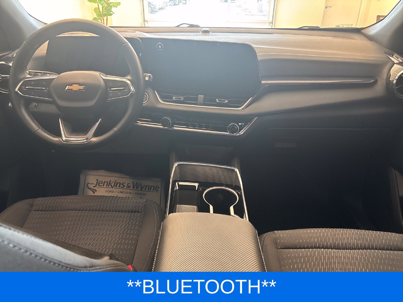 Used 2025 Chevrolet Equinox LT FWD image 8