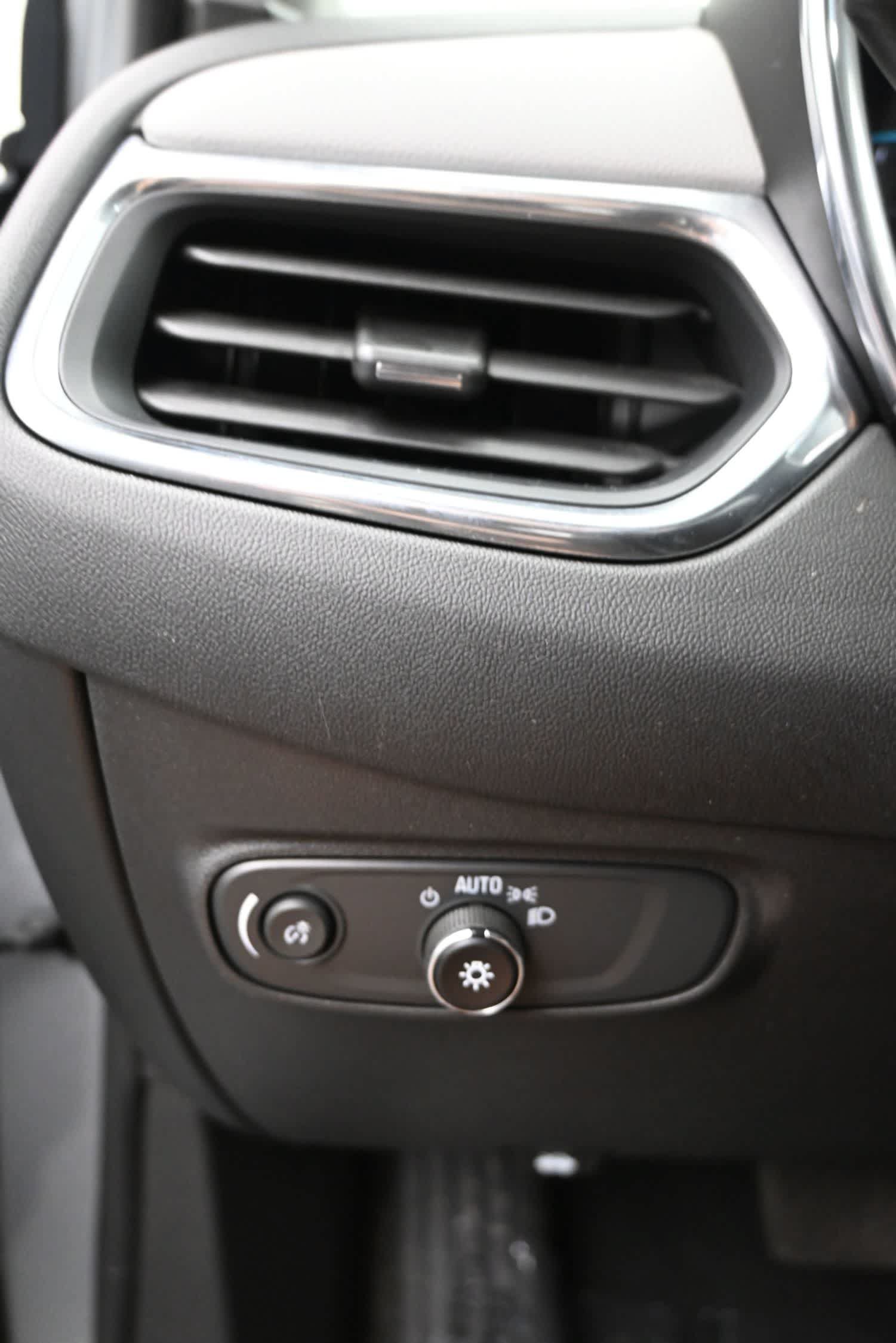 Used 2023 Chevrolet Equinox LS w/ LS Convenience Package FWD image 22