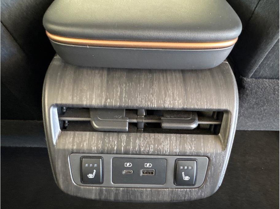 Used 2023 Nissan Ariya AWD image 16