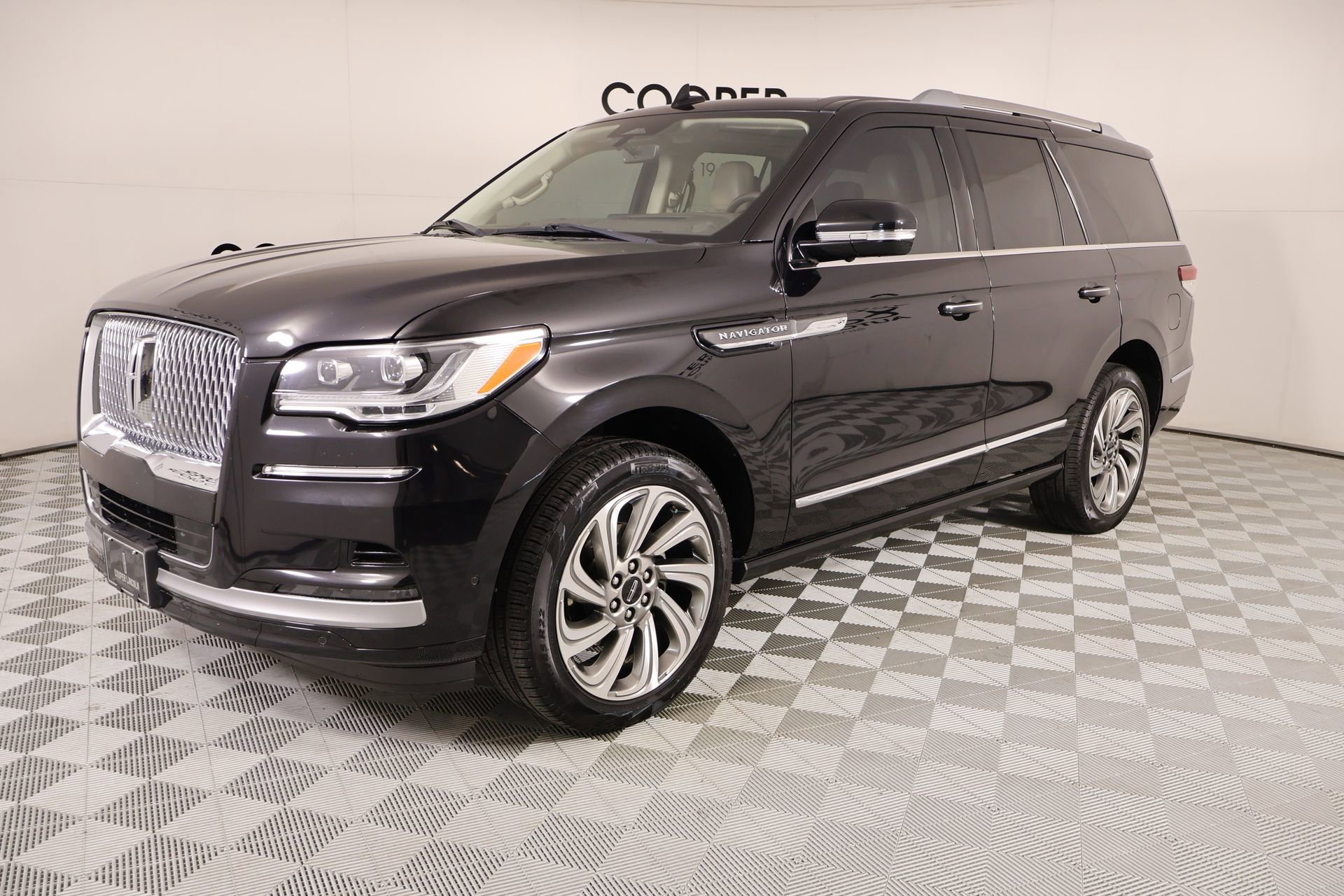 Used 2022 Lincoln Navigator Reserve image 10