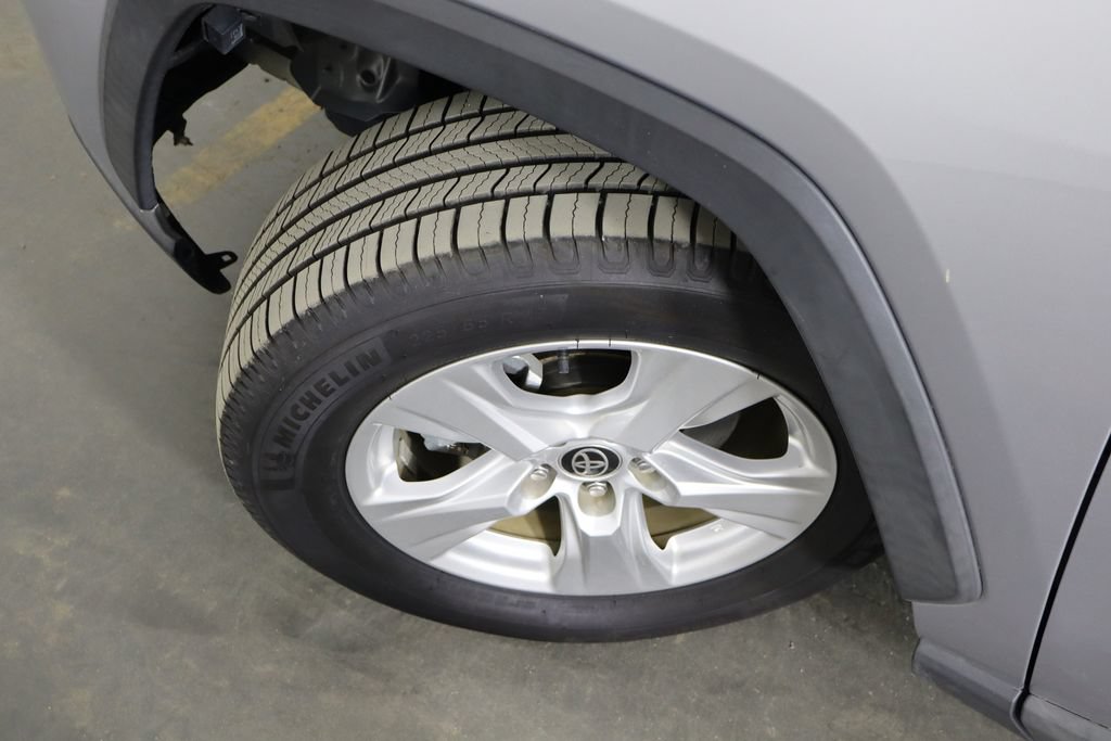 Used 2021 Toyota RAV4 XLE w/ Convenience Package FWD image 41