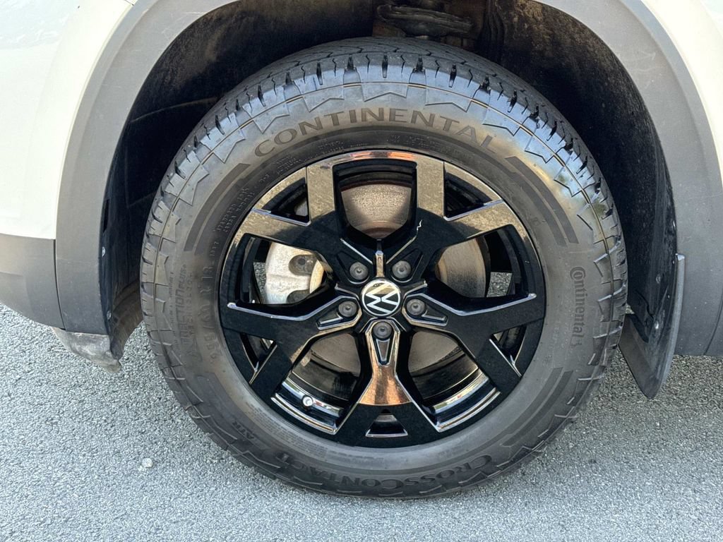 Used 2024 Volkswagen Atlas Peak Edition SEL AWD/4WD image 8