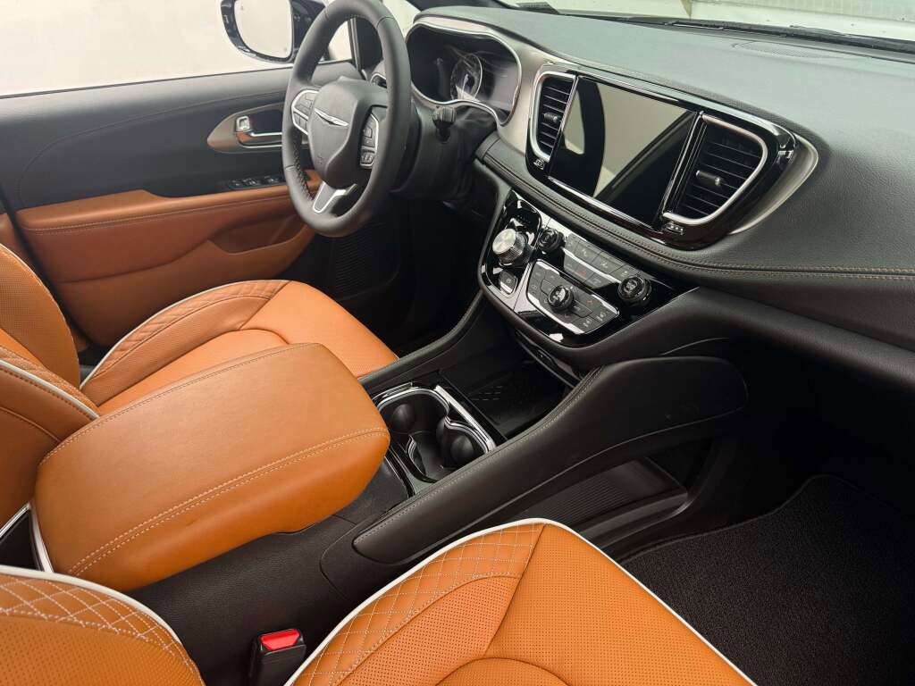 New 2026 Chrysler Pacifica Pinnacle image 22