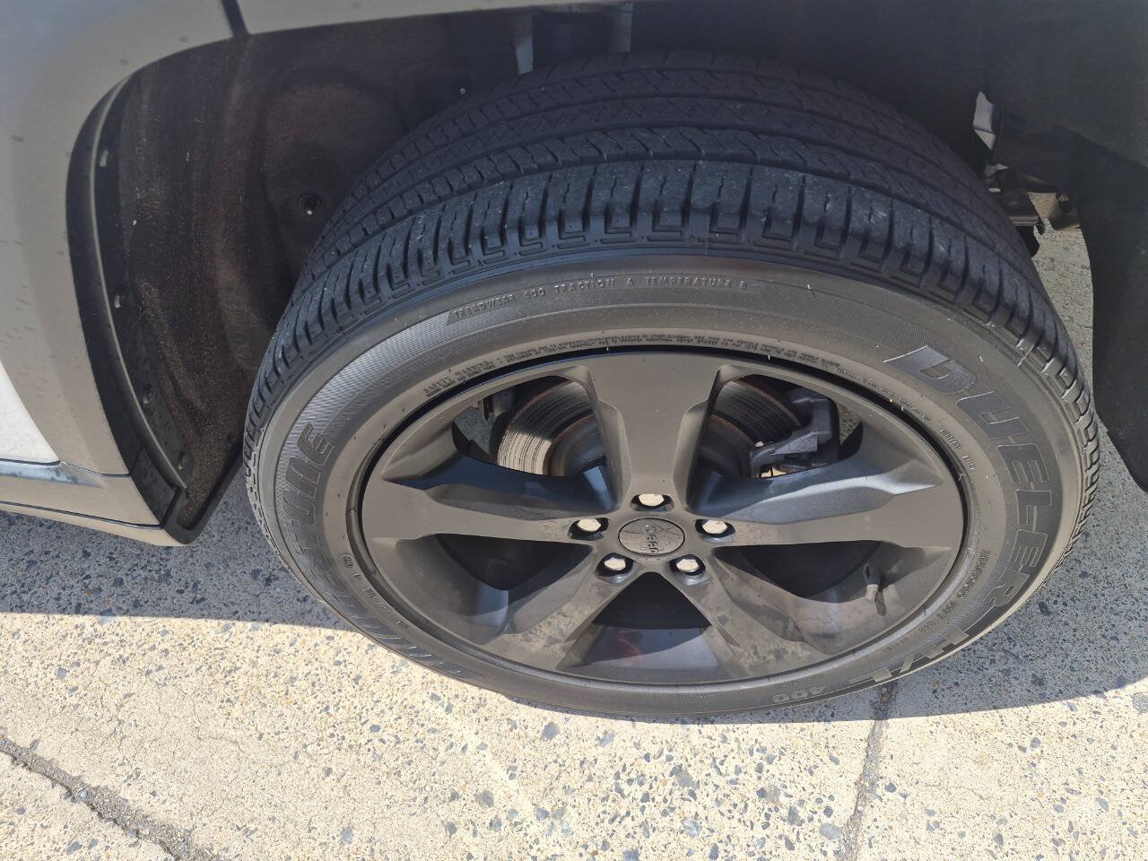 Used 2023 Jeep Grand Cherokee Altitude AWD/4WD image 5