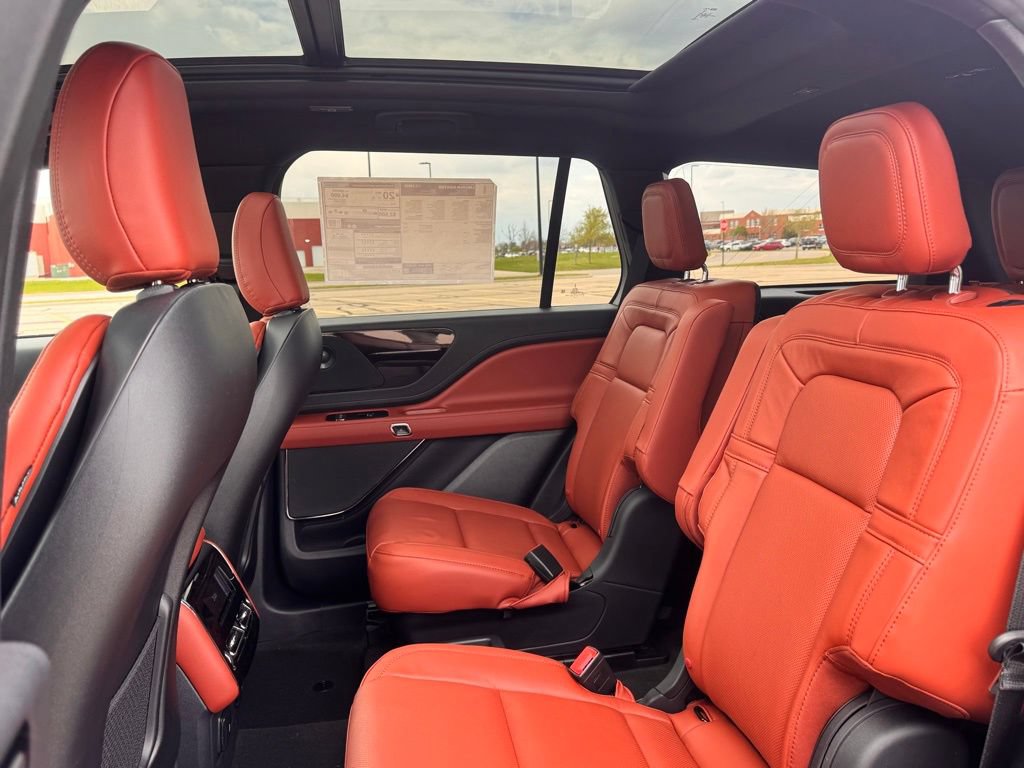 New 2026 Lincoln Aviator Reserve w/ Jet Appearance Package AWD/4WD image 31