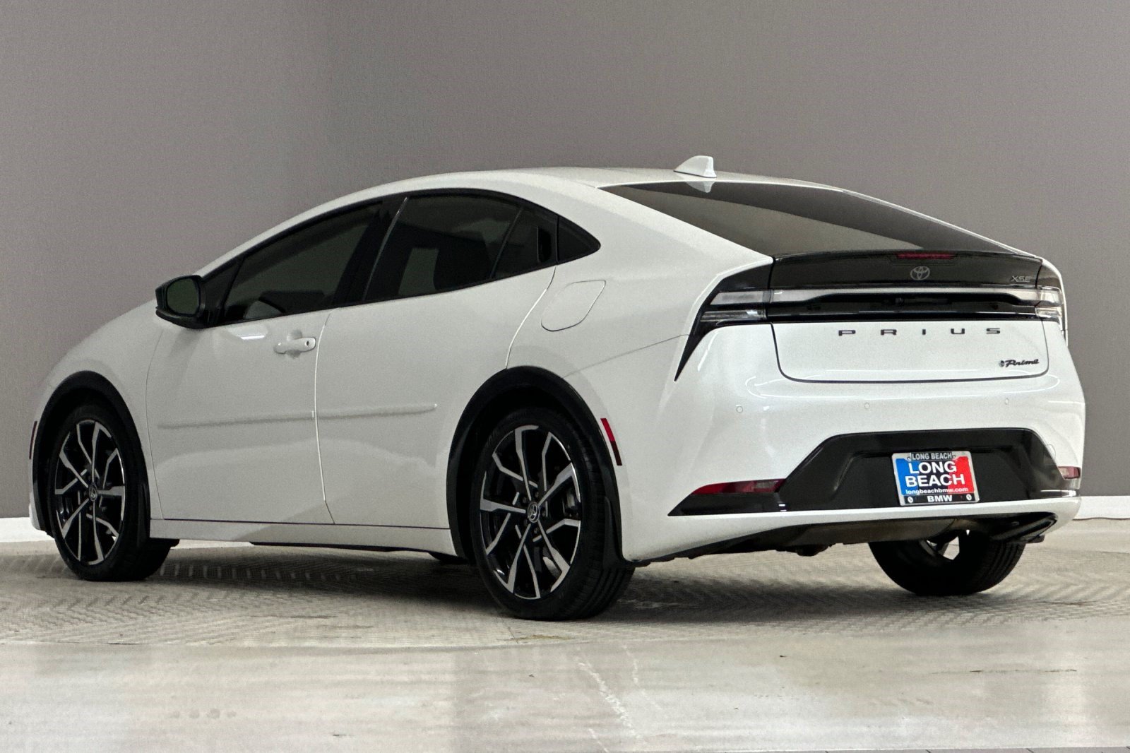 Used 2024 Toyota Prius Prime FWD image 3