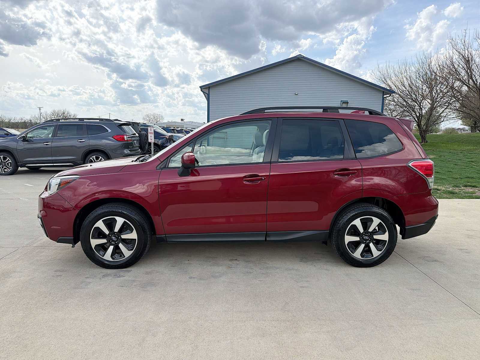 Used 2017 Subaru Forester 2.5i Premium image 3