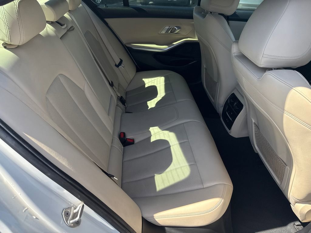 Used 2022 BMW 330i xDrive Sedan w/ Driving Assistance Package image 15