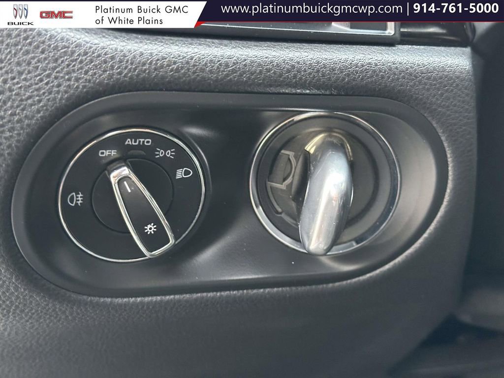 Used 2023 Porsche Macan image 20