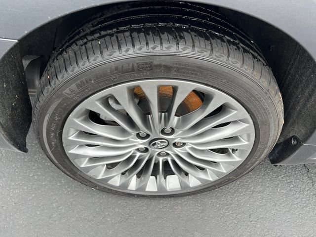 Used 2018 Toyota Avalon Limited w/ All Weather Liner Package FWD image 25