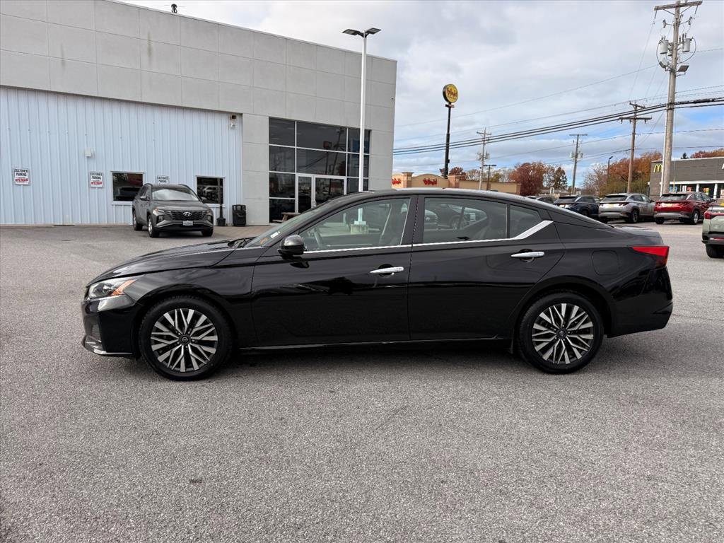 Used 2023 Nissan Altima 2.5 SV image 3
