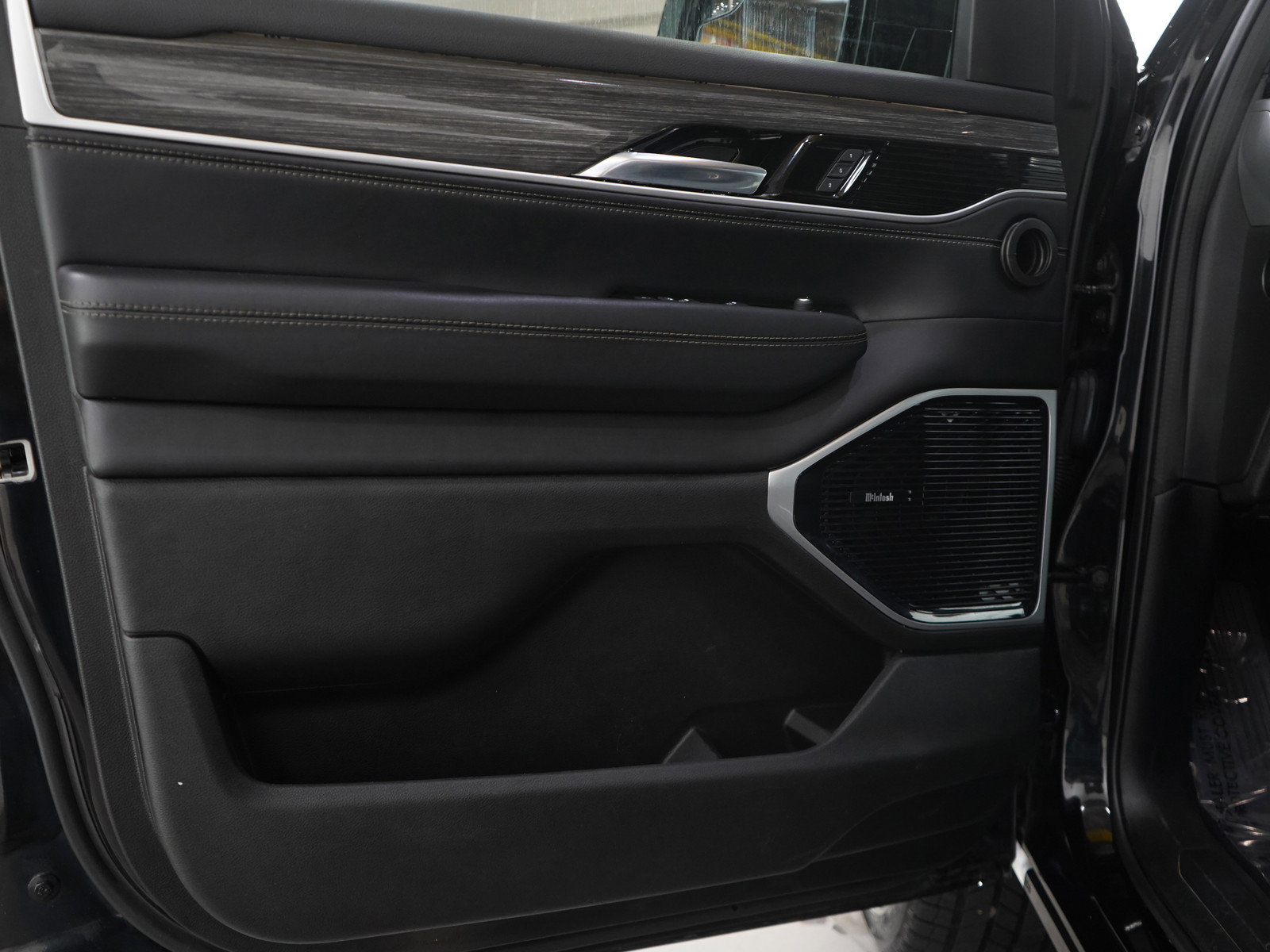 Used 2022 Jeep Wagoneer Series III w/ Premium Group I image 21