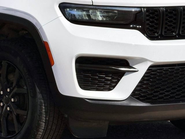 Certified 2024 Jeep Grand Cherokee Altitude AWD/4WD image 10