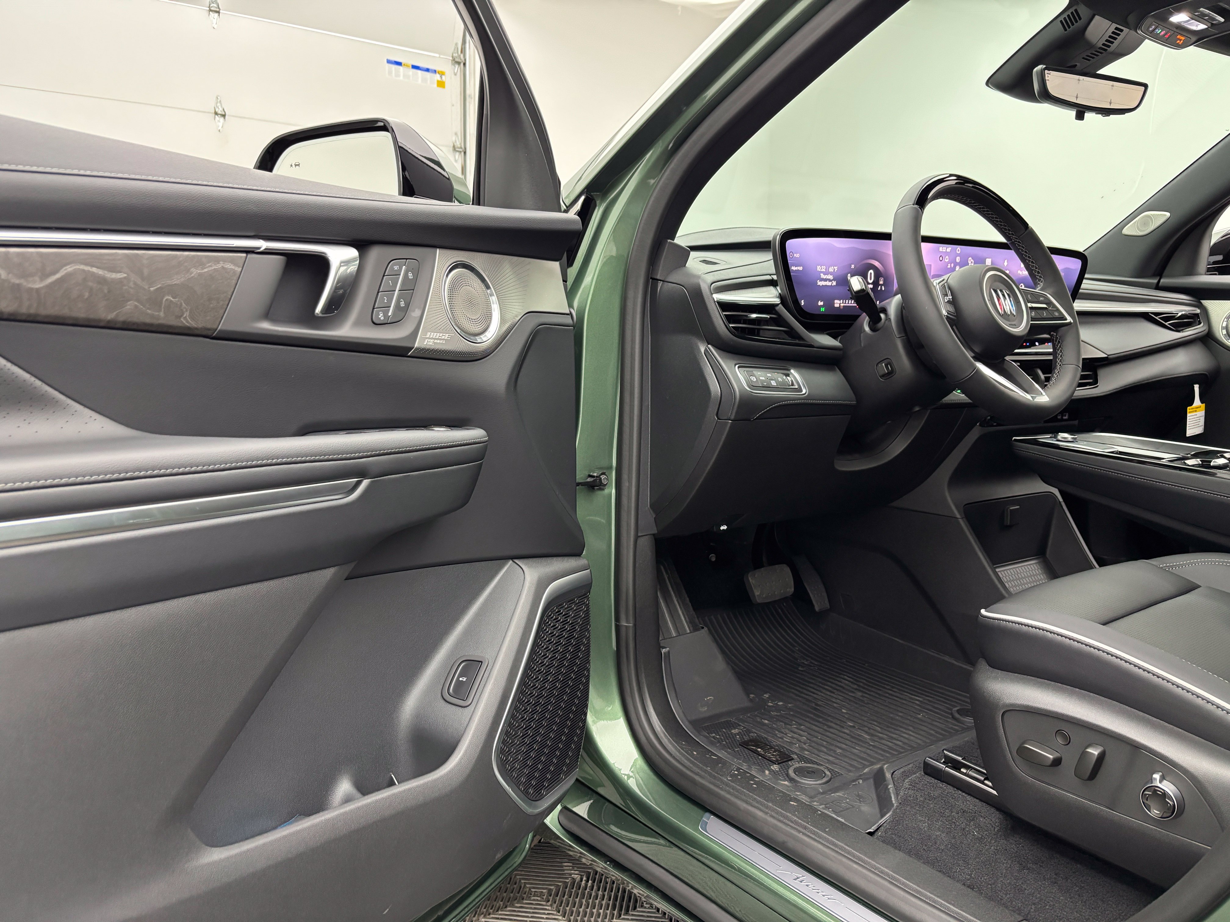 New 2027 Buick Enclave Avenir w/ LPO, Floor Liner Package AWD/4WD image 20