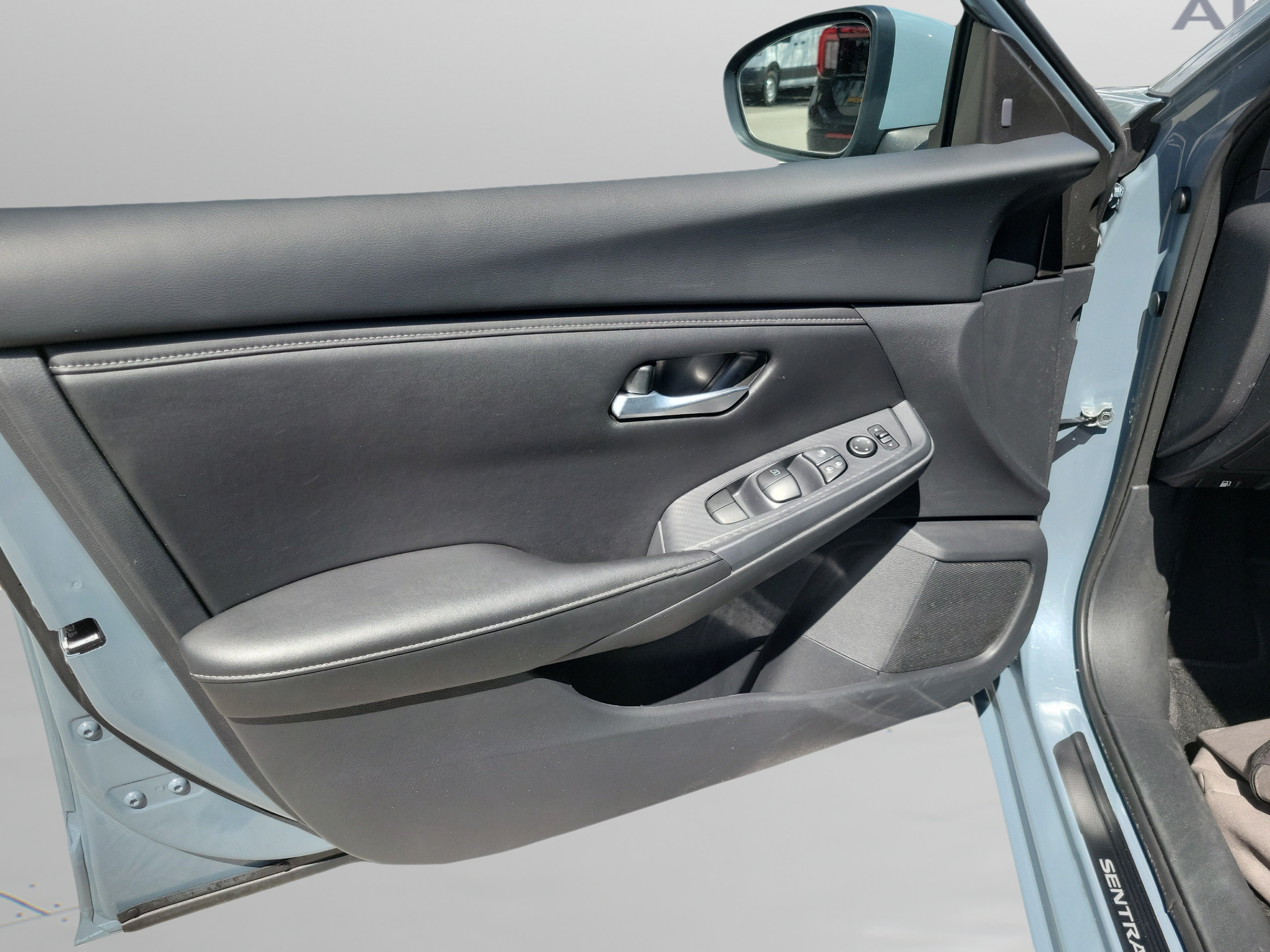 Used 2025 Nissan Sentra SV FWD image 16