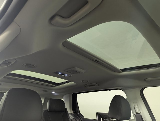 Used 2024 Kia Carnival SX Prestige image 23