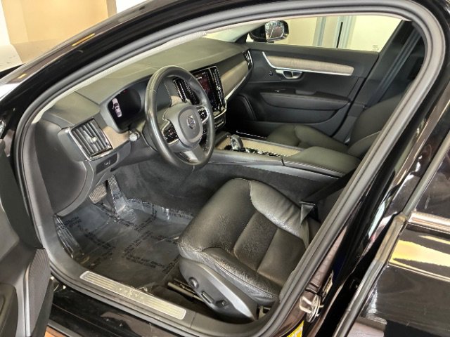 Used 2023 Volvo S90 B6 Plus image 16