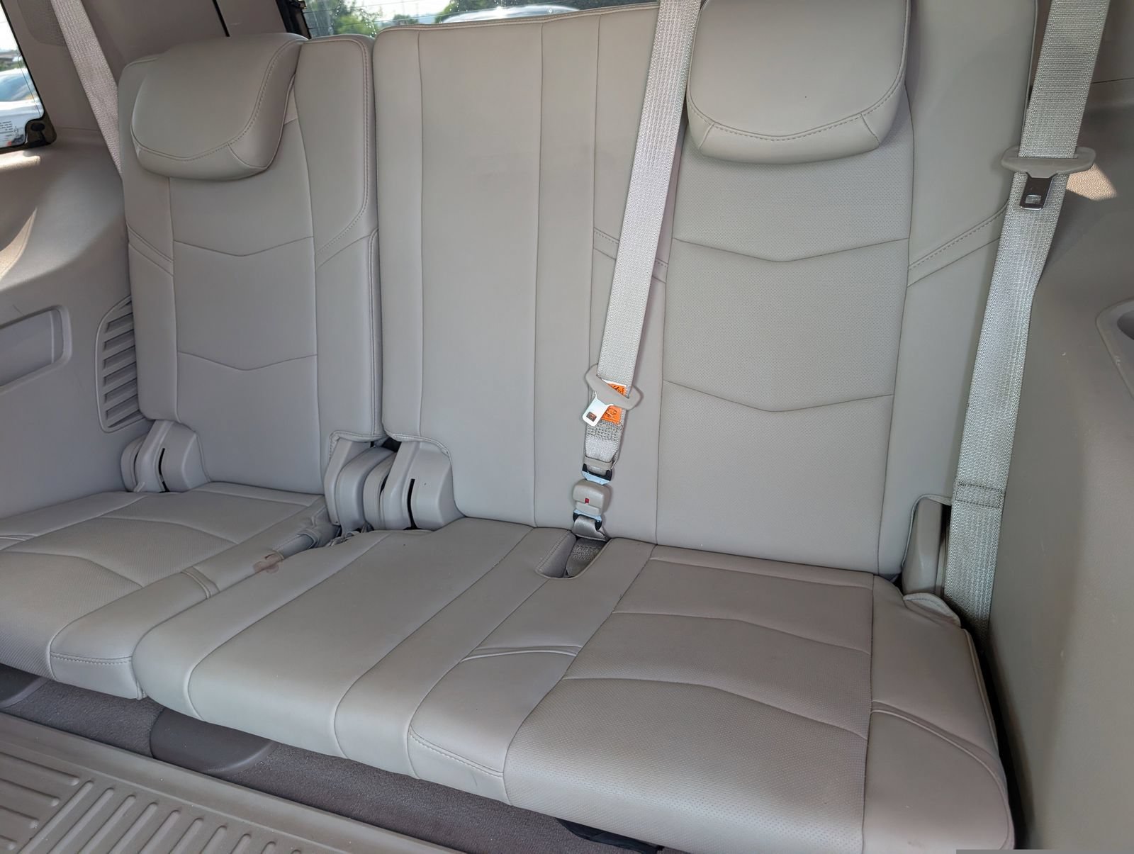 Used 2017 Cadillac Escalade Luxury AWD/4WD image 8