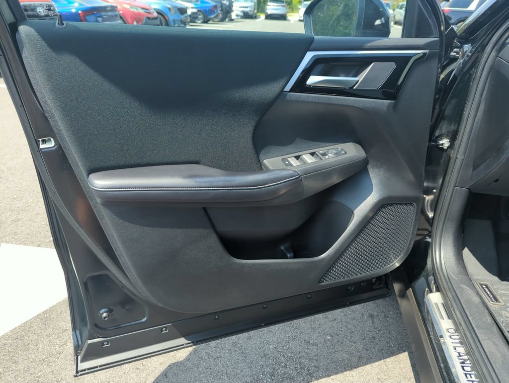 Used 2024 Mitsubishi Outlander ES AWD/4WD image 18