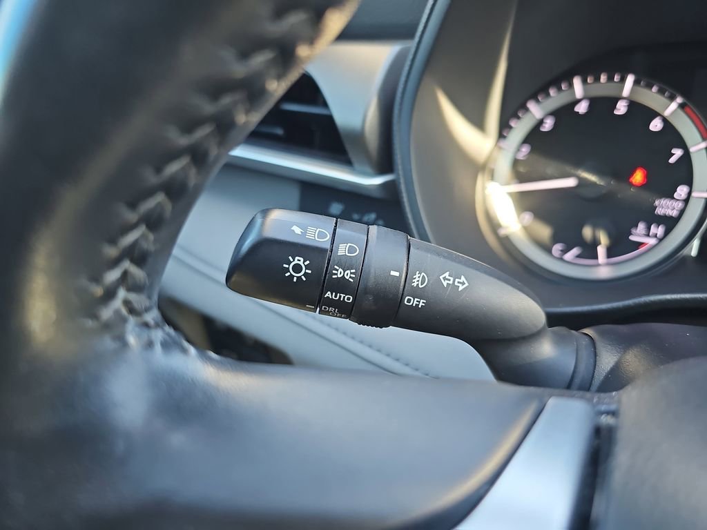 Used 2023 Toyota Highlander L image 32