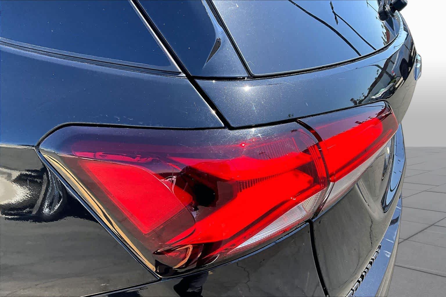Used 2023 Chevrolet Equinox RS FWD image 28