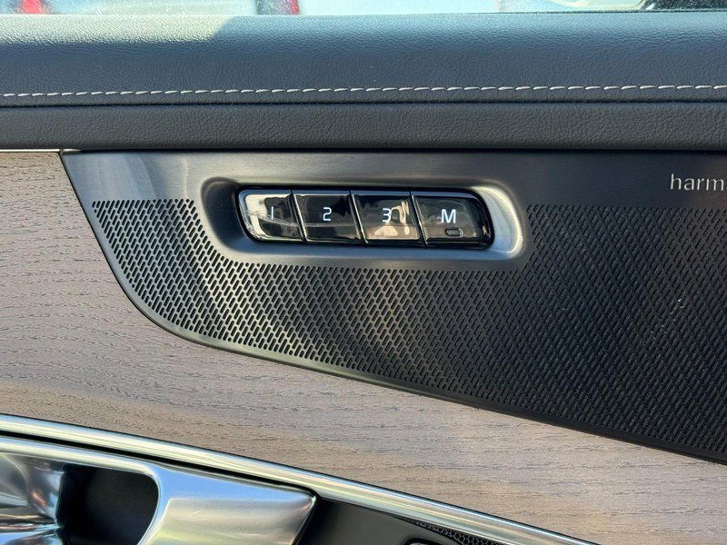 New 2026 Volvo XC90 T8 Plus w/ Protection Package Premier image 10