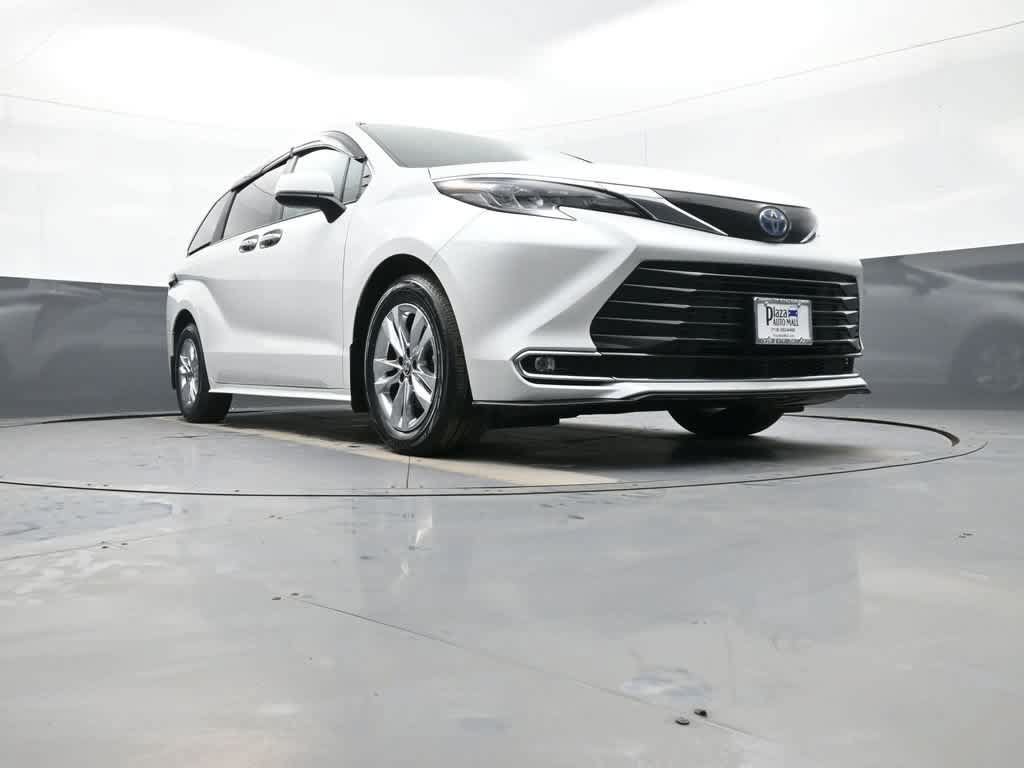 Used 2024 Toyota Sienna XLE w/ XLE Plus Package AWD/4WD image 30