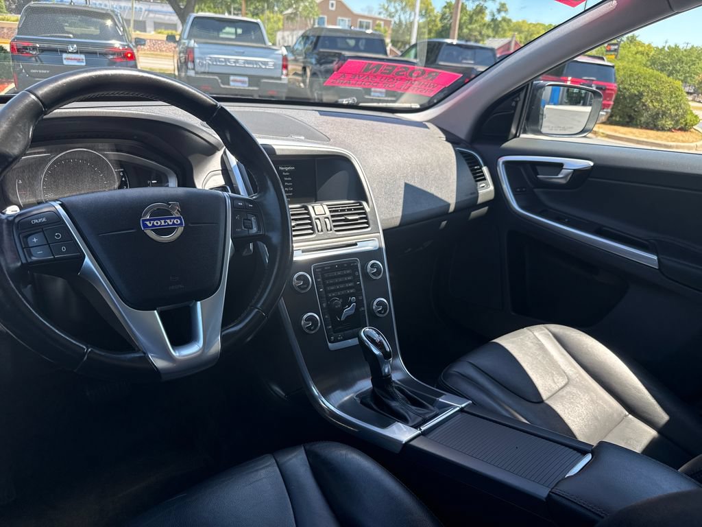 Used 2015 Volvo XC60 T6 w/ Proximity Package AWD/4WD image 25