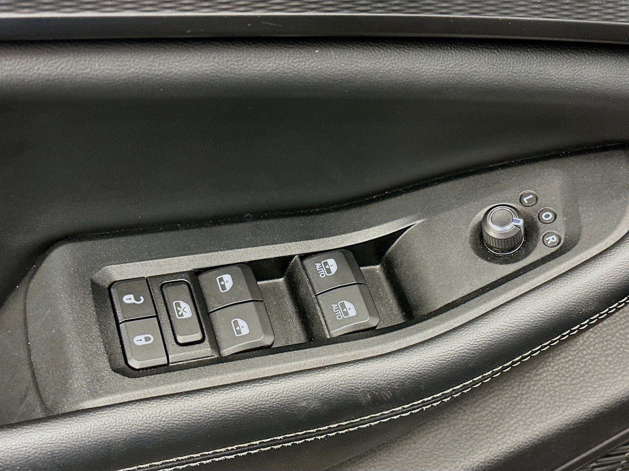 Used 2023 Jeep Grand Cherokee L Laredo image 15