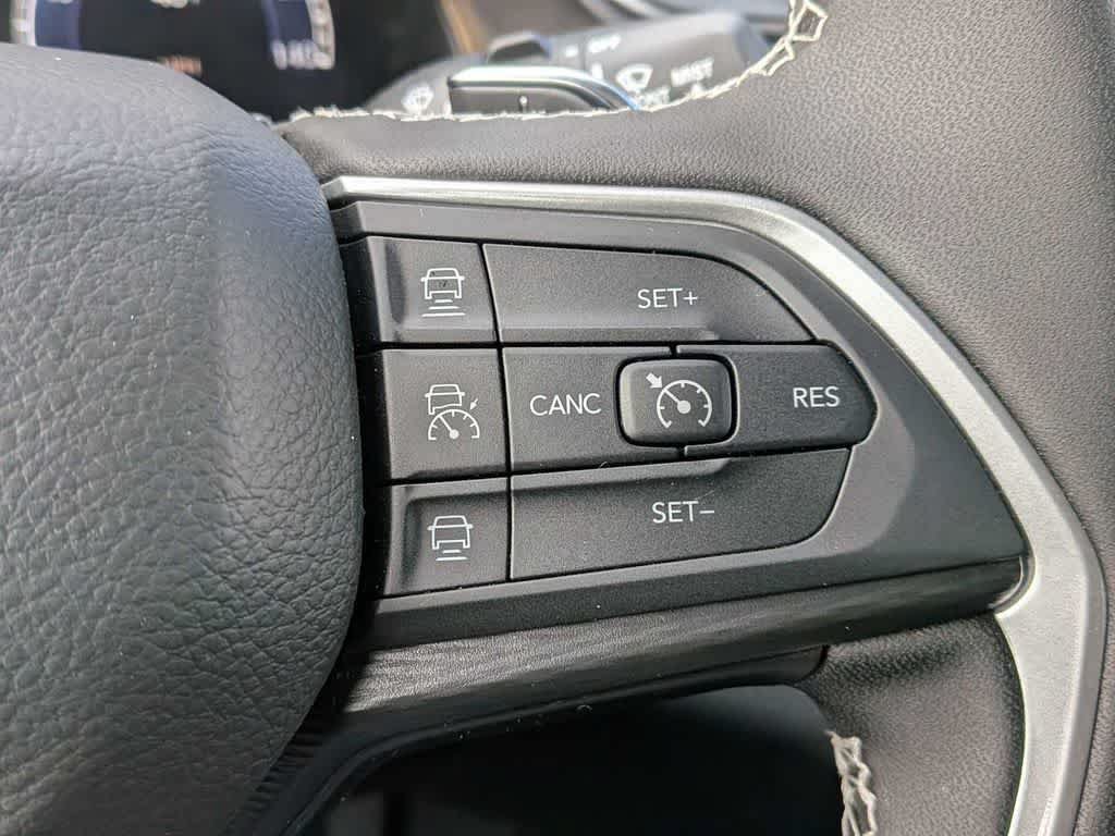 Certified 2025 Jeep Grand Cherokee Laredo X w/ Luxury Tech Group I AWD/4WD image 25