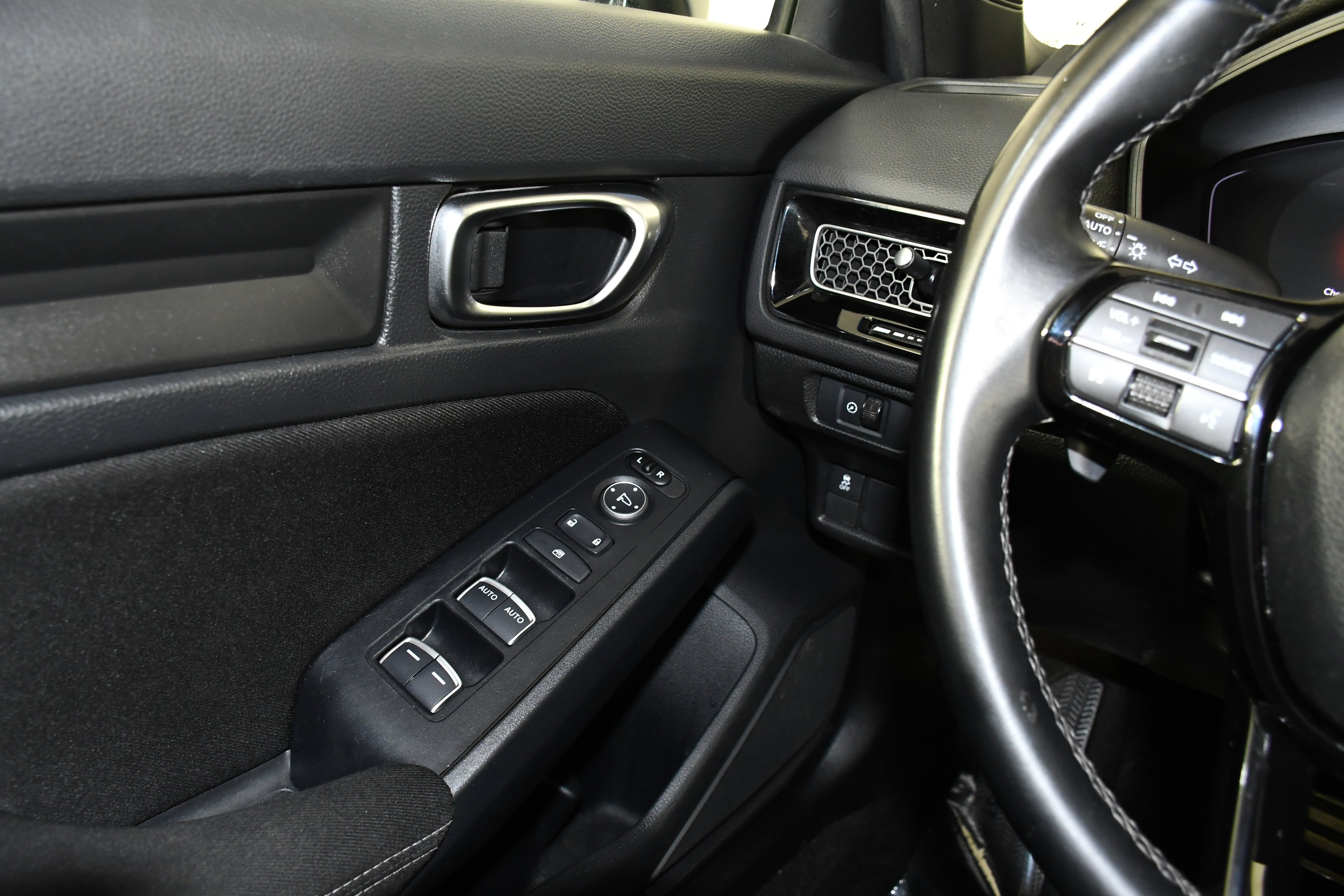 Certified 2025 Honda Civic Sport image 31