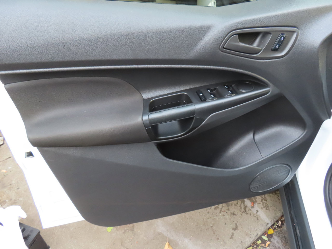 Used 2017 Ford Transit Connect XL image 10