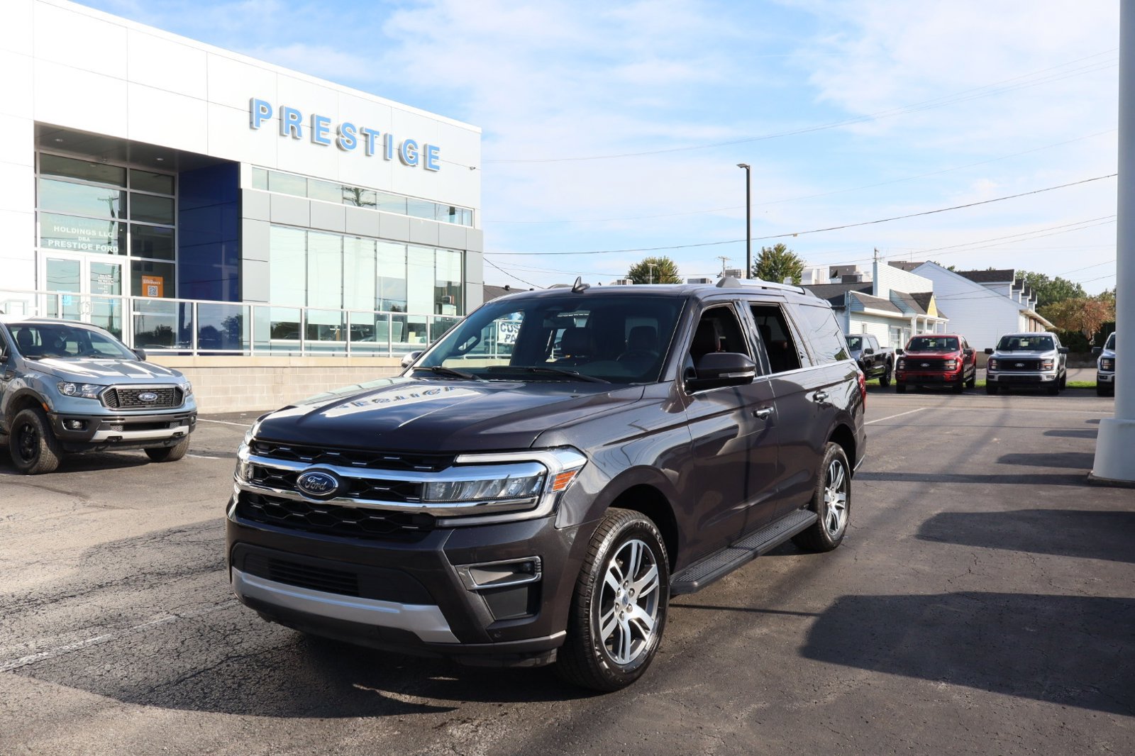 Used 2024 Ford Expedition Limited AWD/4WD image 1