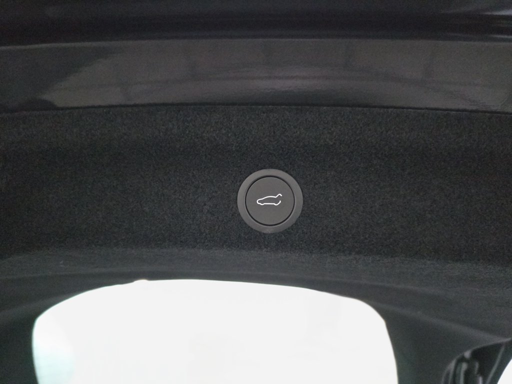 Used 2026 Tesla Model Y AWD image 16