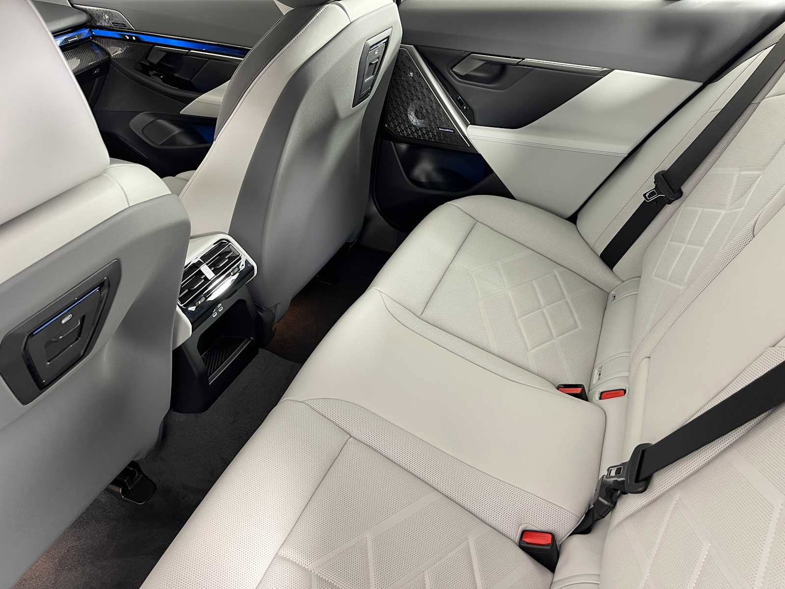 New 2025 BMW i5 M60 w/ Premium Package image 33