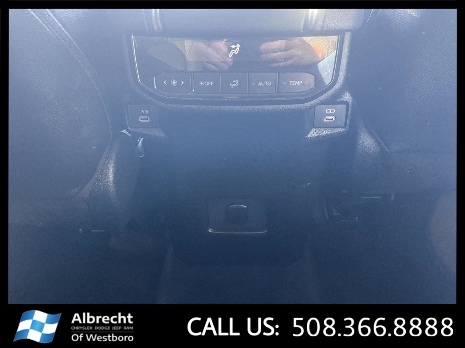 Used 2024 Toyota Grand Highlander XLE image 26