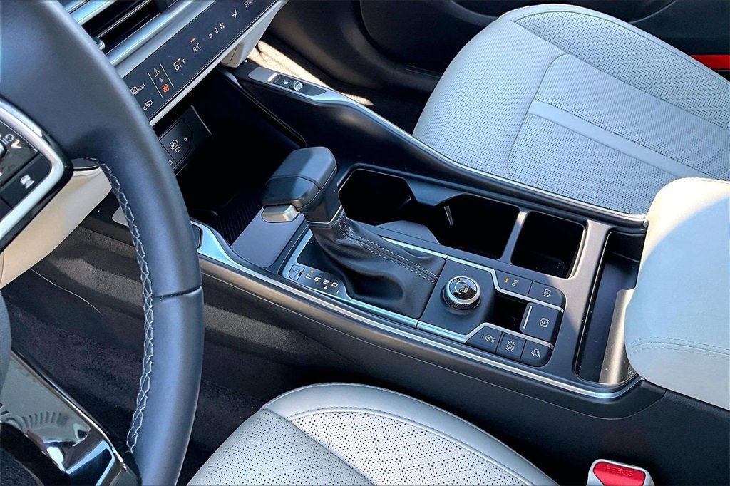 Certified 2025 Kia Sorento EX w/ Panoramic Sunroof Package image 14